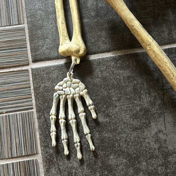 vtg Hanging Skeleton Halloween decor 33x10 not too big legs & arms removable - Picture 5 of 8